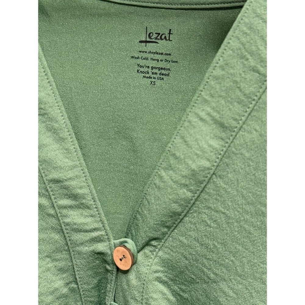Lezat Sage Green Ruffle Romper V-Neck Wood Buttons Tie Waist Made USA XS - Picture 8 of 8
